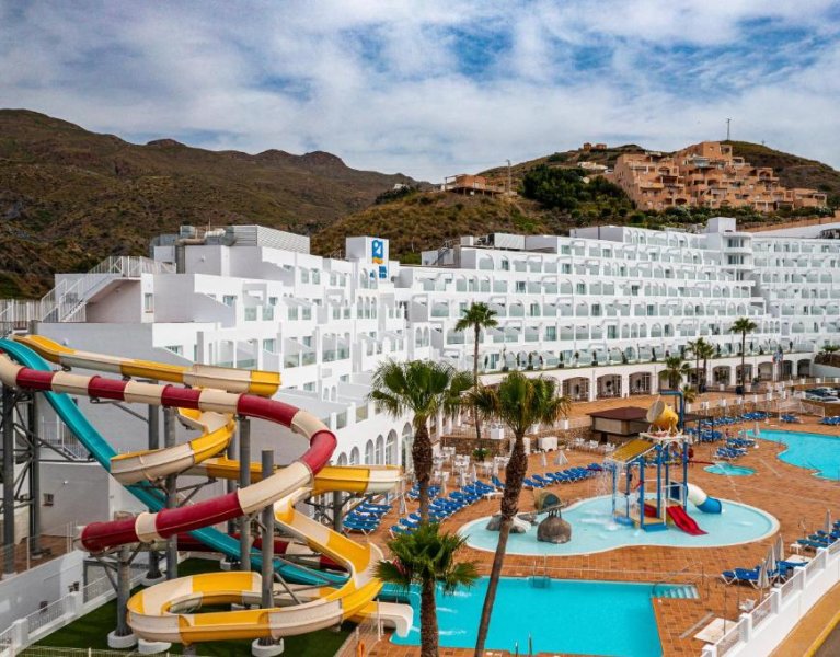 Water park in 4* hotel in Mojacar 1st child FREE!