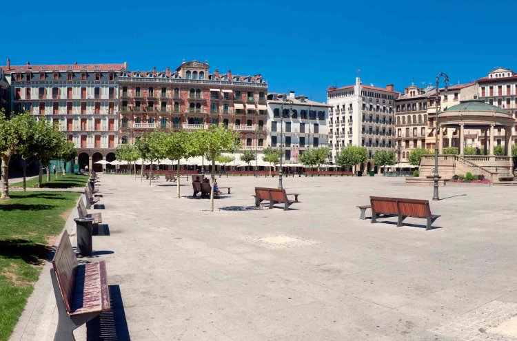 Relax, explore and enjoy authentic Navarra - Pamplona