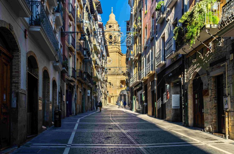Relax, explore and enjoy authentic Navarra - Pamplona