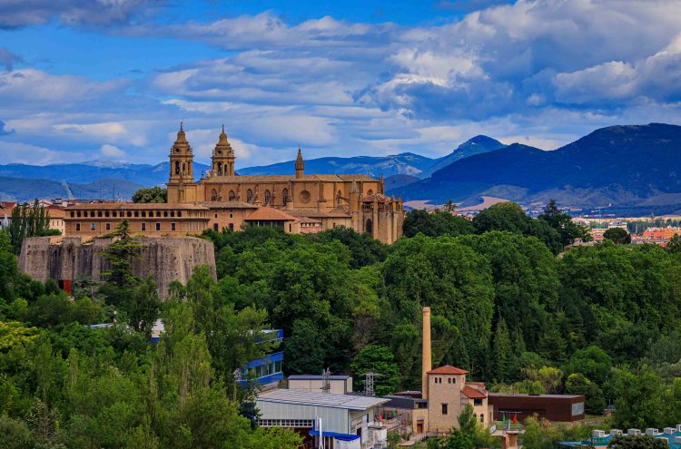 Relax, explore and enjoy authentic Navarra - Pamplona