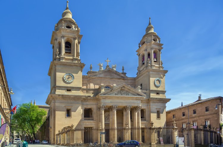 Relax, explore and enjoy authentic Navarra - Pamplona