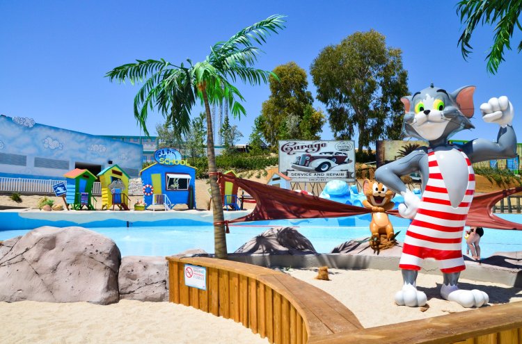 Madrid City Break + Tickets to Warner Theme Park! - Warner Beach