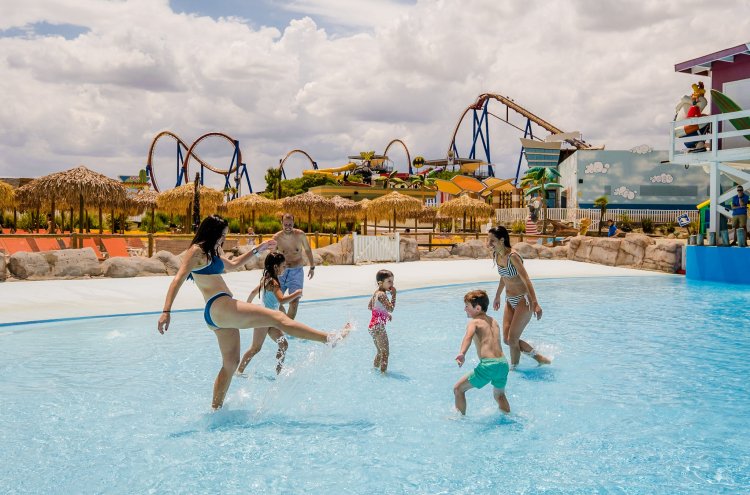 Madrid City Break + Tickets to Warner Theme Park! - Warner Beach