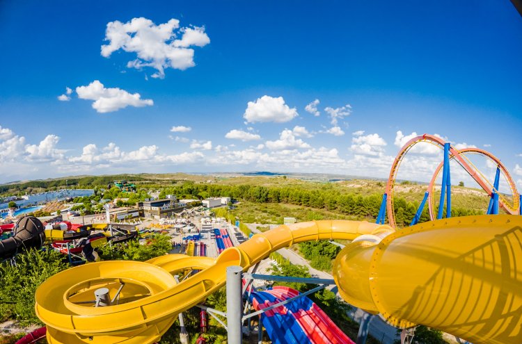 Madrid City Break + Tickets to Warner Theme Park! - Warner Beach