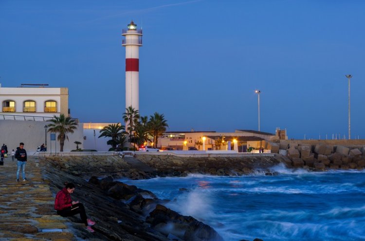 Last spots available! Make the most of summer in Rota! - Rota