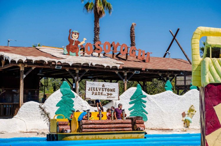 Madrid City Break + Tickets to Warner Theme Park! - Parque Warner