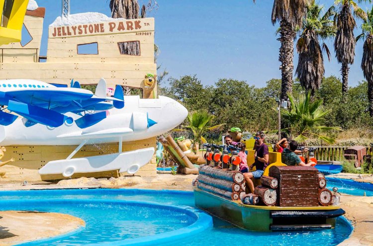 Madrid City Break + Tickets to Warner Theme Park! - Parque Warner