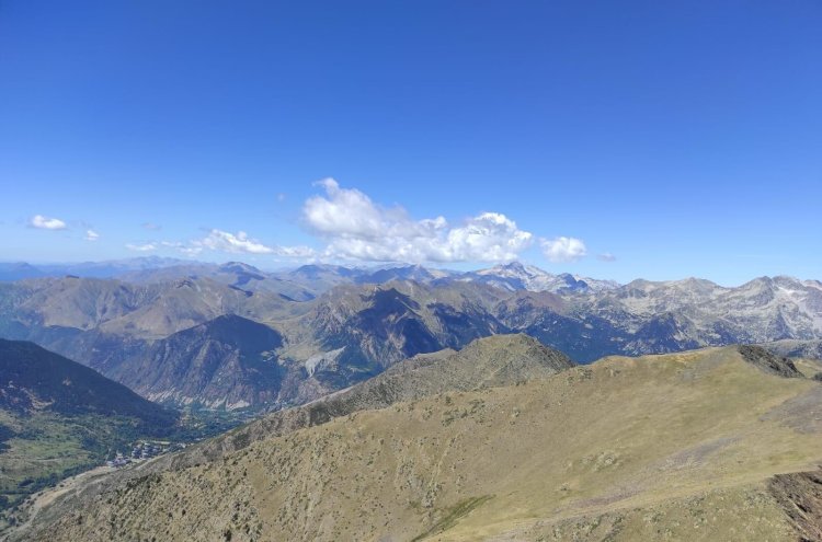 Dias lentos na montanha: relaxe no Pla de la Ermita Lleida - Boi Taull