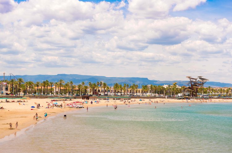 Tout ce dont vous avez besoin à La Pineda en bord de mer - La Pineda