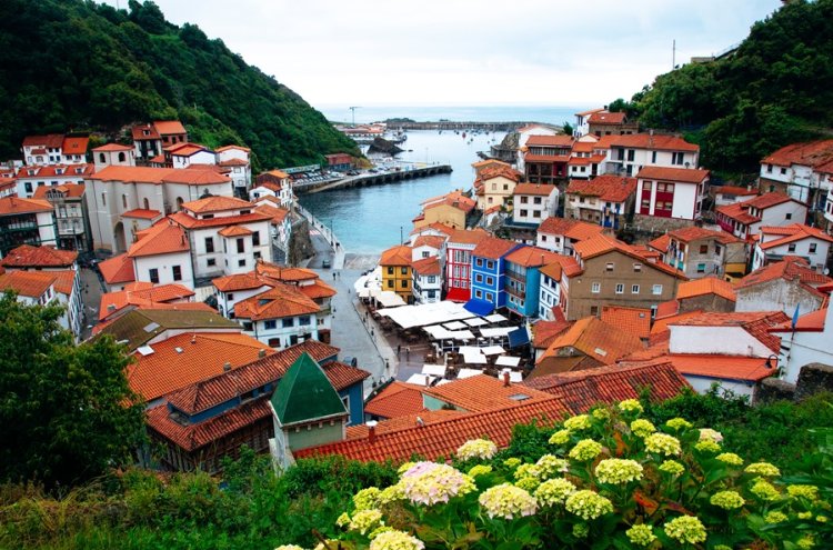 Asturien: Cudillero, Fischerdorf wie im Bilderbuch