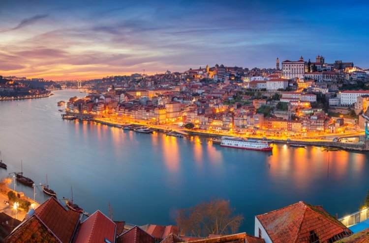 Porto Getaway with a Cruise and Winery Visit - Oporto