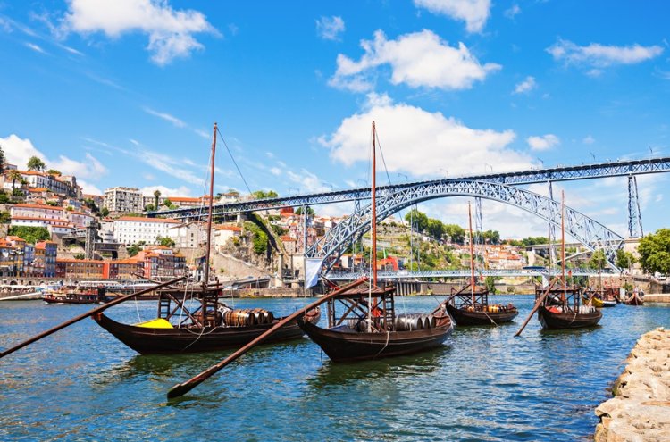 Porto Getaway with a Cruise and Winery Visit - Oporto