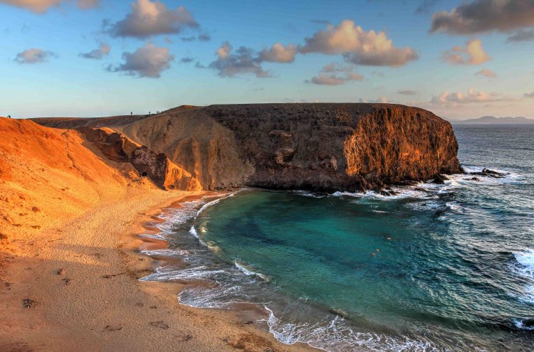 Enjoy Lanzarato at a 4-star hotel - Lanzarote