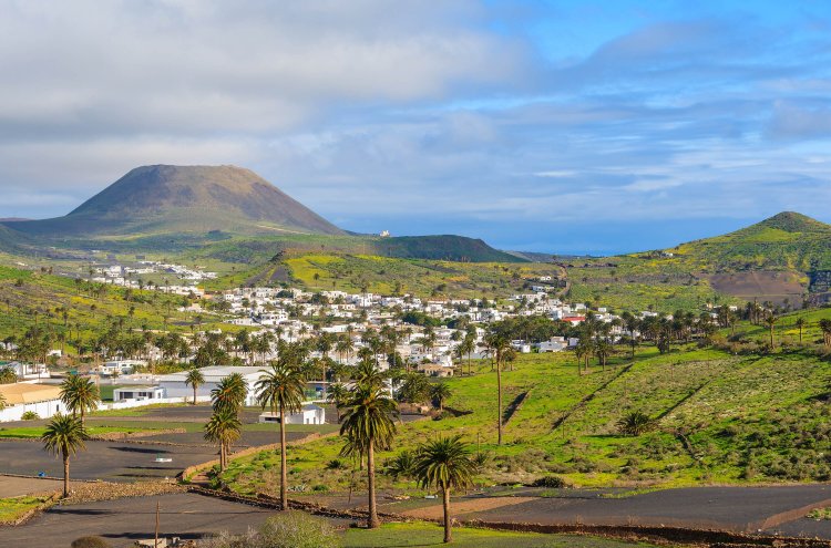 Enjoy Lanzarato at a 4-star hotel - Lanzarote