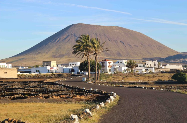 Enjoy Lanzarato at a 4-star hotel - Lanzarote