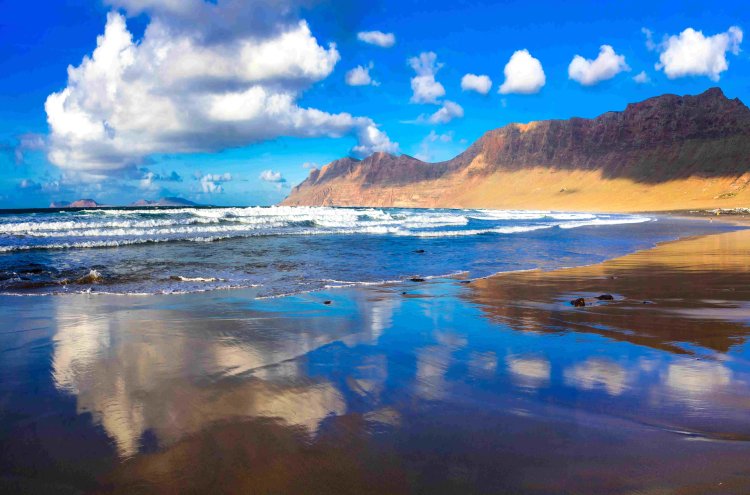 Enjoy Lanzarato at a 4-star hotel - Lanzarote