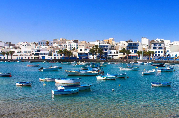 Enjoy Lanzarato at a 4-star hotel - Lanzarote