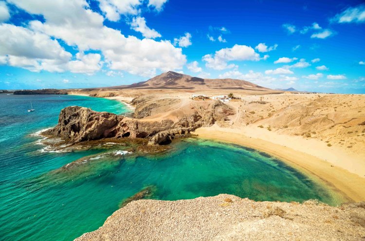 Enjoy Lanzarato at a 4-star hotel - Lanzarote