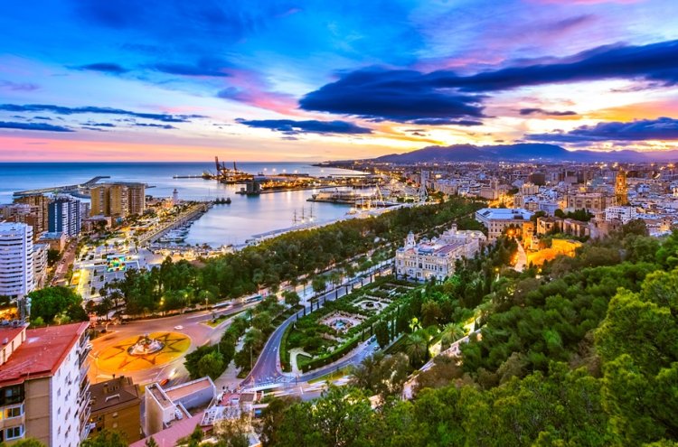Acorde com vista para o Mediterrâneo: uma escapadinha de 4 estrelas em Rincón de la Victoria - Málaga