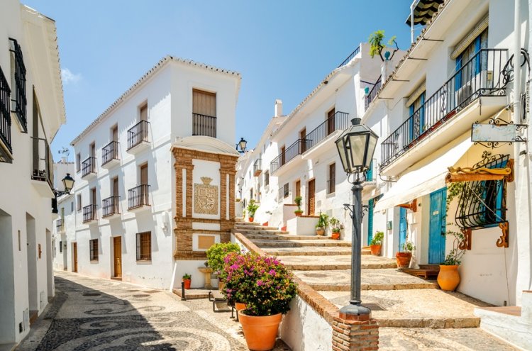 Acorde com vista para o Mediterrâneo: uma escapadinha de 4 estrelas em Rincón de la Victoria - Málaga