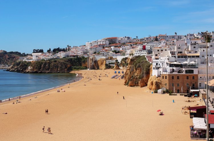 Winter Bliss by the Beach in Algarve - Destination