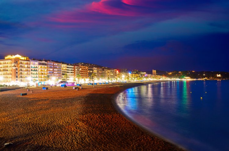 Beachfront Beauty: Experience the Magic of Lloret de Mar - Destination