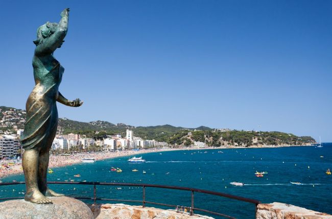 Beachfront Beauty: Experience the Magic of Lloret de Mar - Destination
