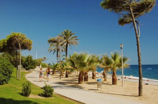 Embrace Relaxation: Experience Pure Bliss at a 4* Superior Hotel in Pineda de Mar - Destination