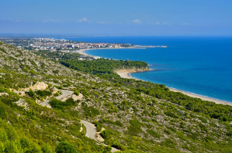 Relax in a campsite on the beachfront in Costa Dorada! - Destination