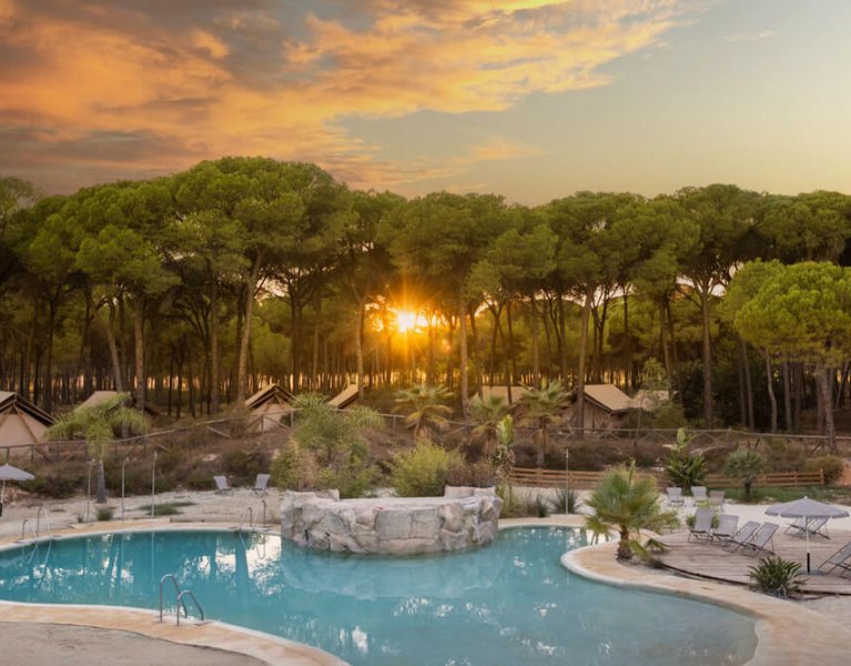 Doñana – glamping Huttopia: tenda ou cabana + garrafa de vinho