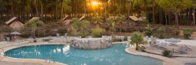 Parc de Doñana – glamping Huttopia : tente ou cabane + bouteille de vin