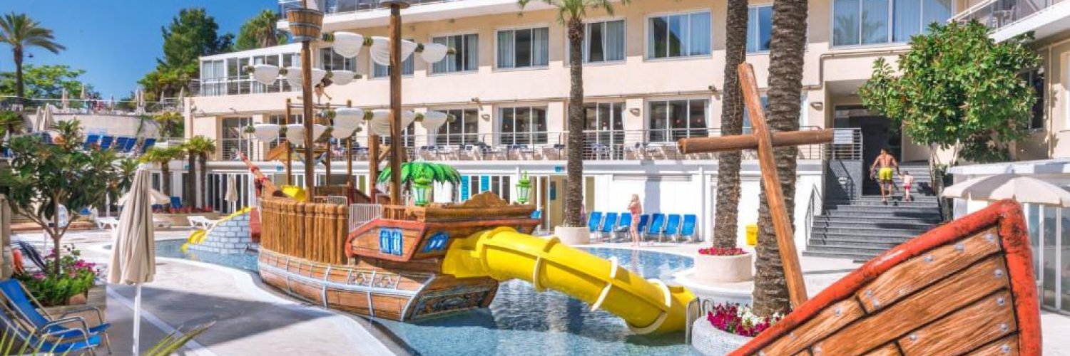 Summer by the sea in Calella – Kids travel with 50% off