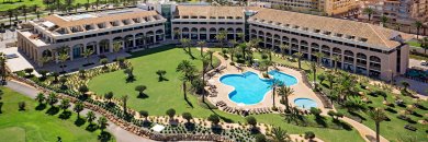 Andalusian luxury by the sea and the greens