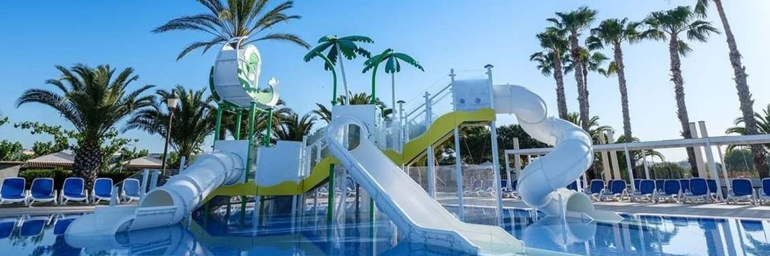 Fique num parque de campismo de luxo com escorregas em Tamarit!