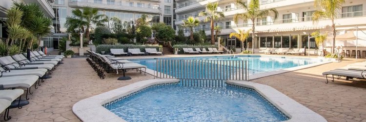 Coastal Retreat in El Albir – Spa, Sea & Serenity