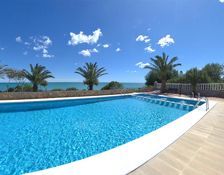 Beachside escape: 3* hotel just 250 m from Las Fuentes beach