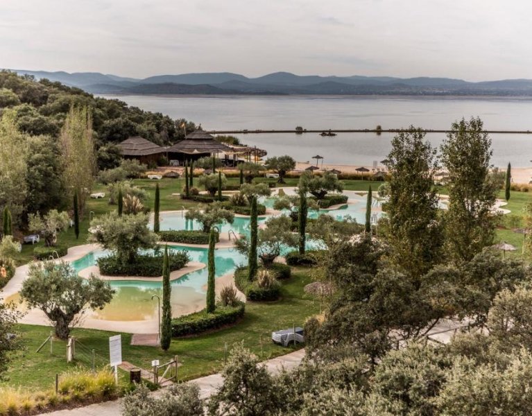 Escapade de luxe sur une île privée dans le réservoir de Valdecañas