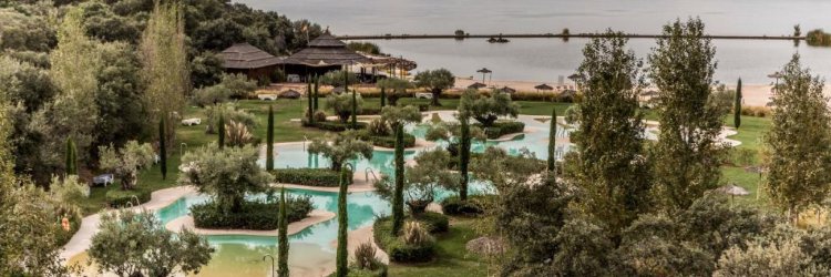 Luxury getaway on a private island in Valdecañas reservoir