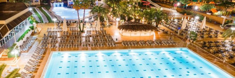 Pensão Completa num hotel com escorregas em Salou!