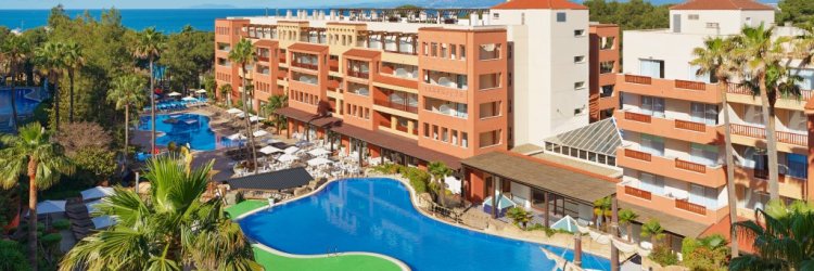 Entdecken Sie den Charme von Salou im H10 Mediterranean Village Hotel.