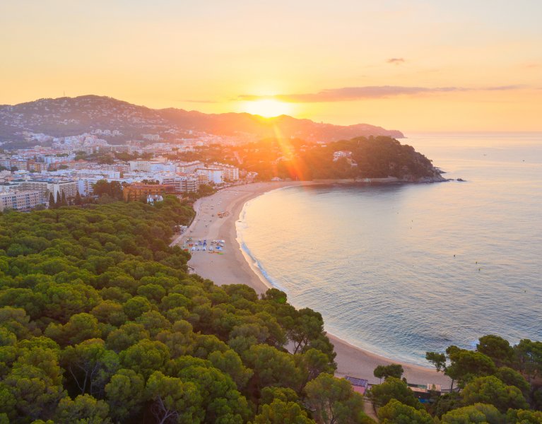 Sol e mar na Costa Brava: hotel 4* com piscinas e diversão aquática