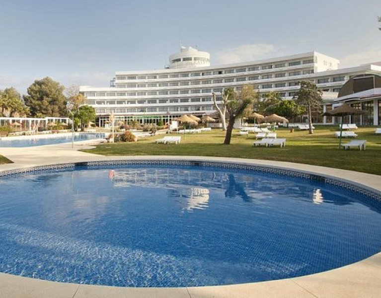 Séjour de rêve à Estepona avec hôtel en bord de mer