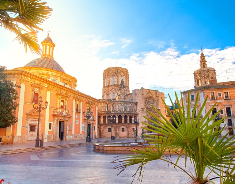 Premium Comfort in Valencia: 4★ Hotel Close to the City