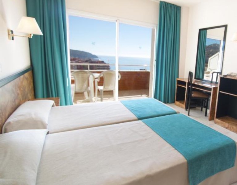 4-Star Costa Brava Escape: Modern Hotel by the Sea