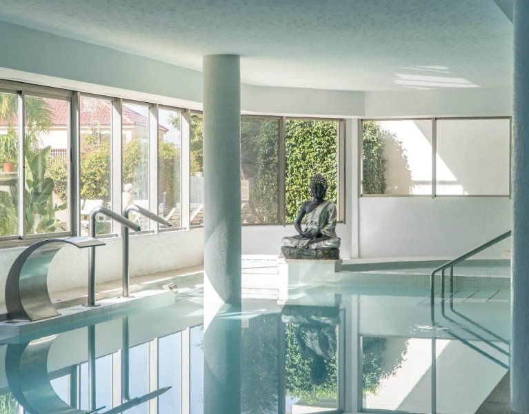 Coastal Retreat in El Albir – Spa, Sea & Serenity