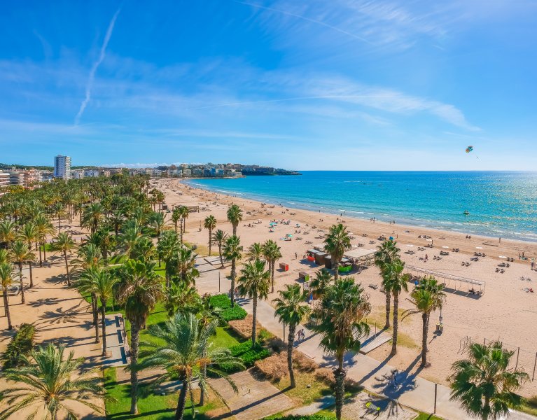Salou by the sea: hotel in the heart of the promenade