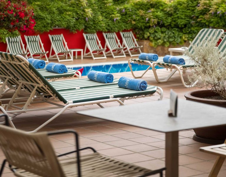 Soleil et saveurs à Lloret: une pause chic en bord de mer