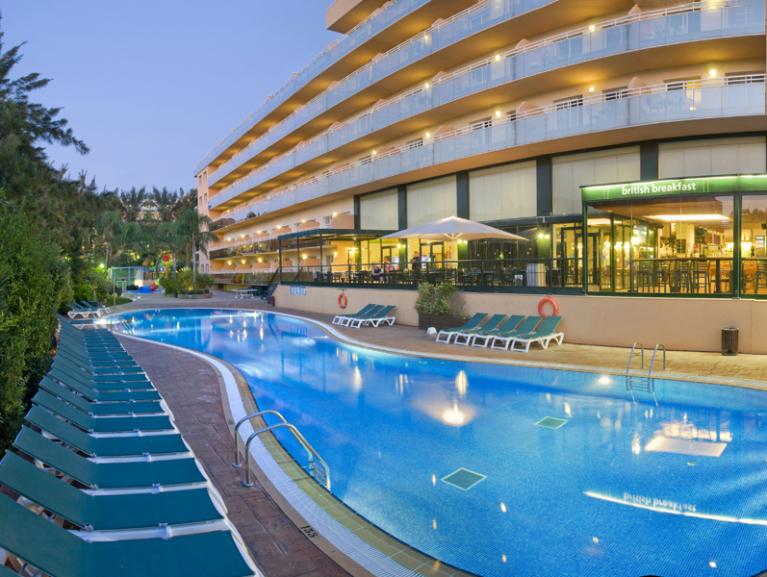 Salou aparthotel stay with PortAventura option