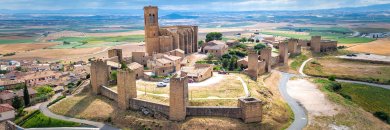 Discover Navarra with Breakfast, wine tasting at the Mencos Palace and Winery and more!