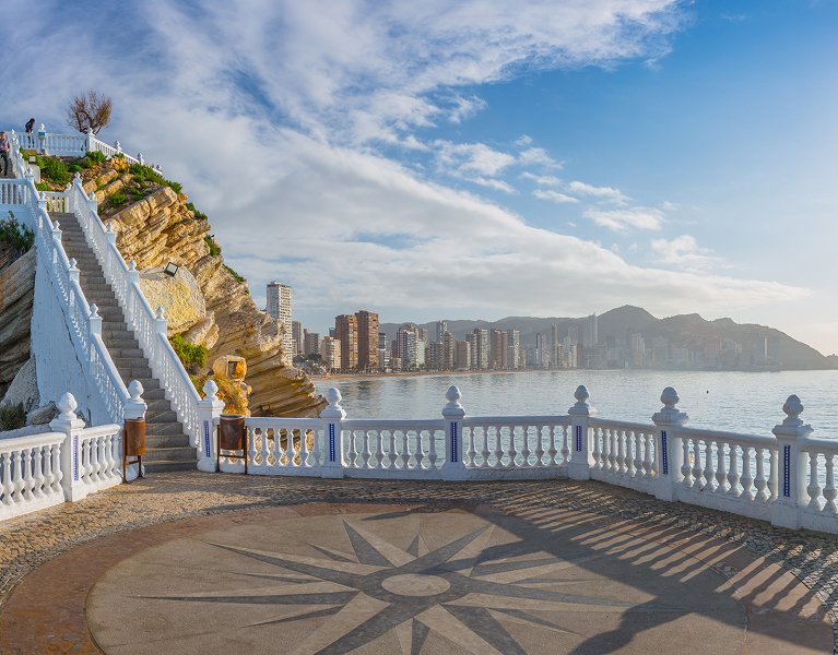 Beach days and warm smiles: your Mediterranean stay in Benidorm